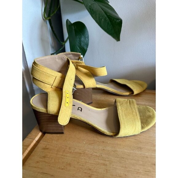 Unisa Women’s size 8M yellow heels - Picture 1 of 6
